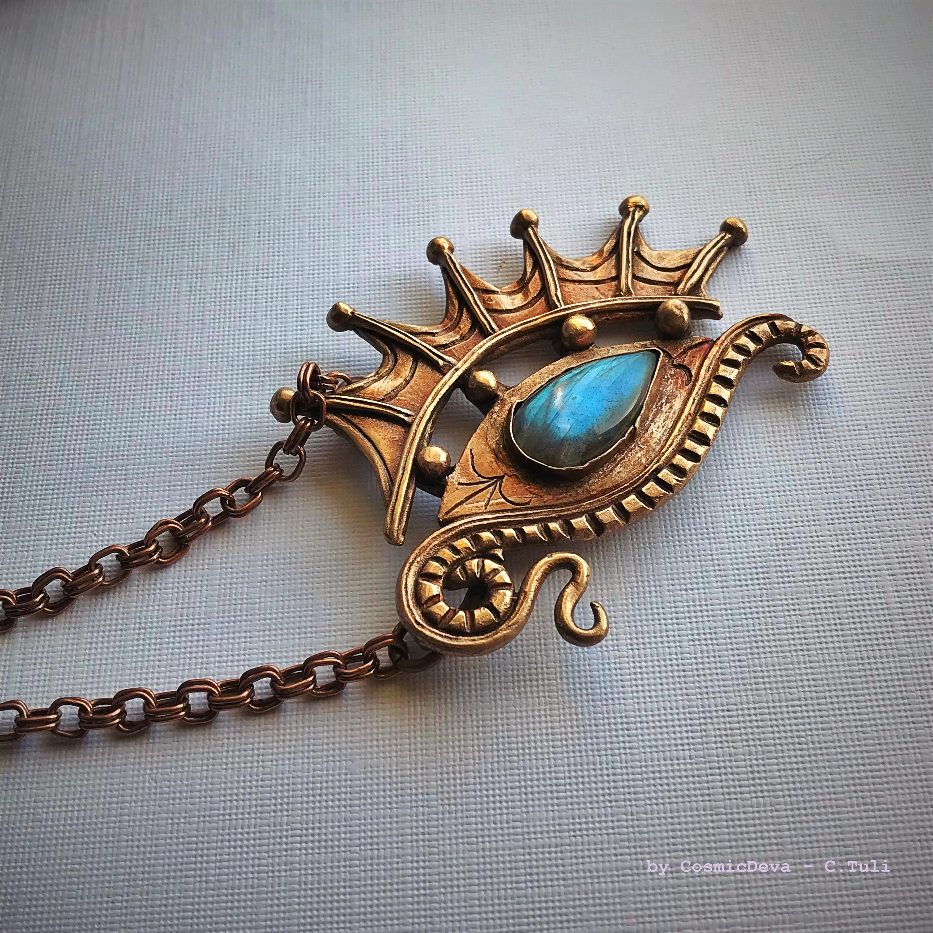 1013 The Eye Of The Dragon Bronze Necklace Pendant With Flashy Labradorite