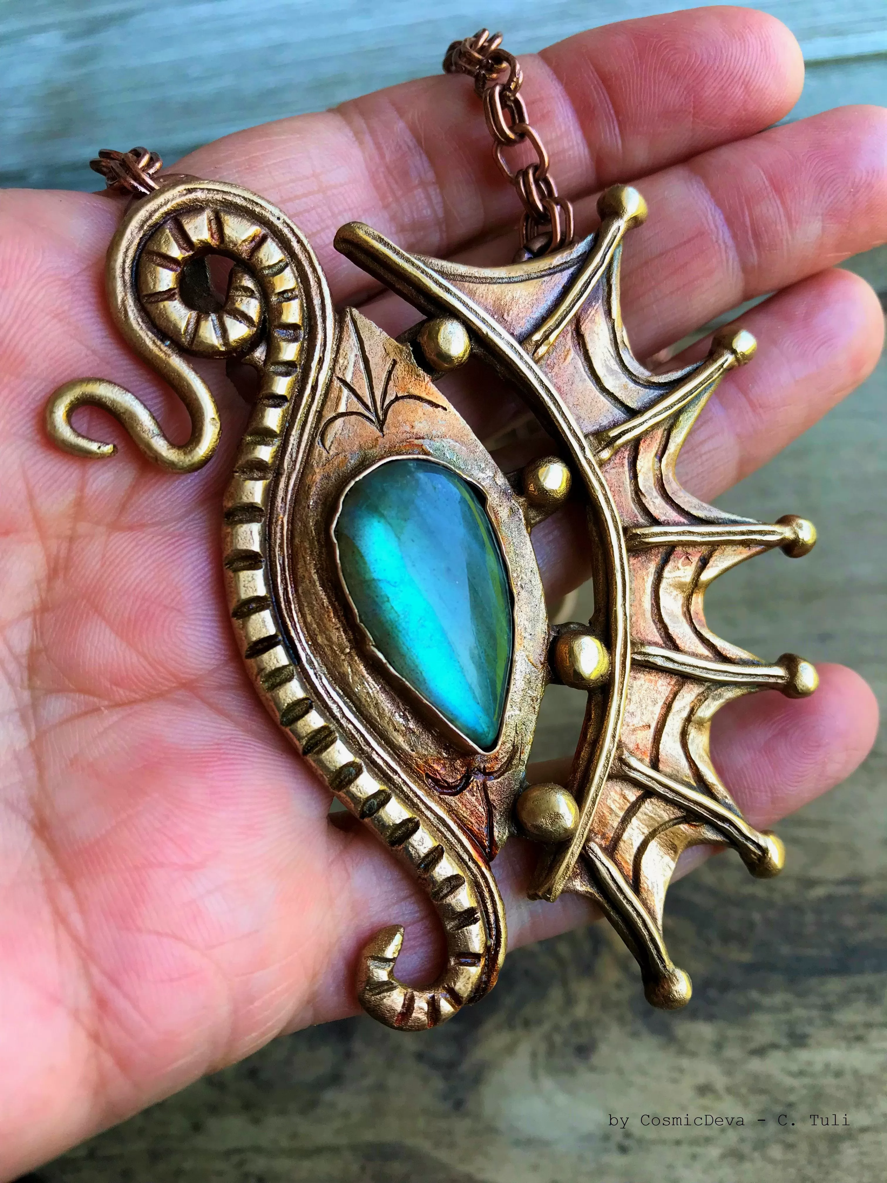 1013 The Eye Of The Dragon Bronze Necklace Pendant With Flashy Labradorite