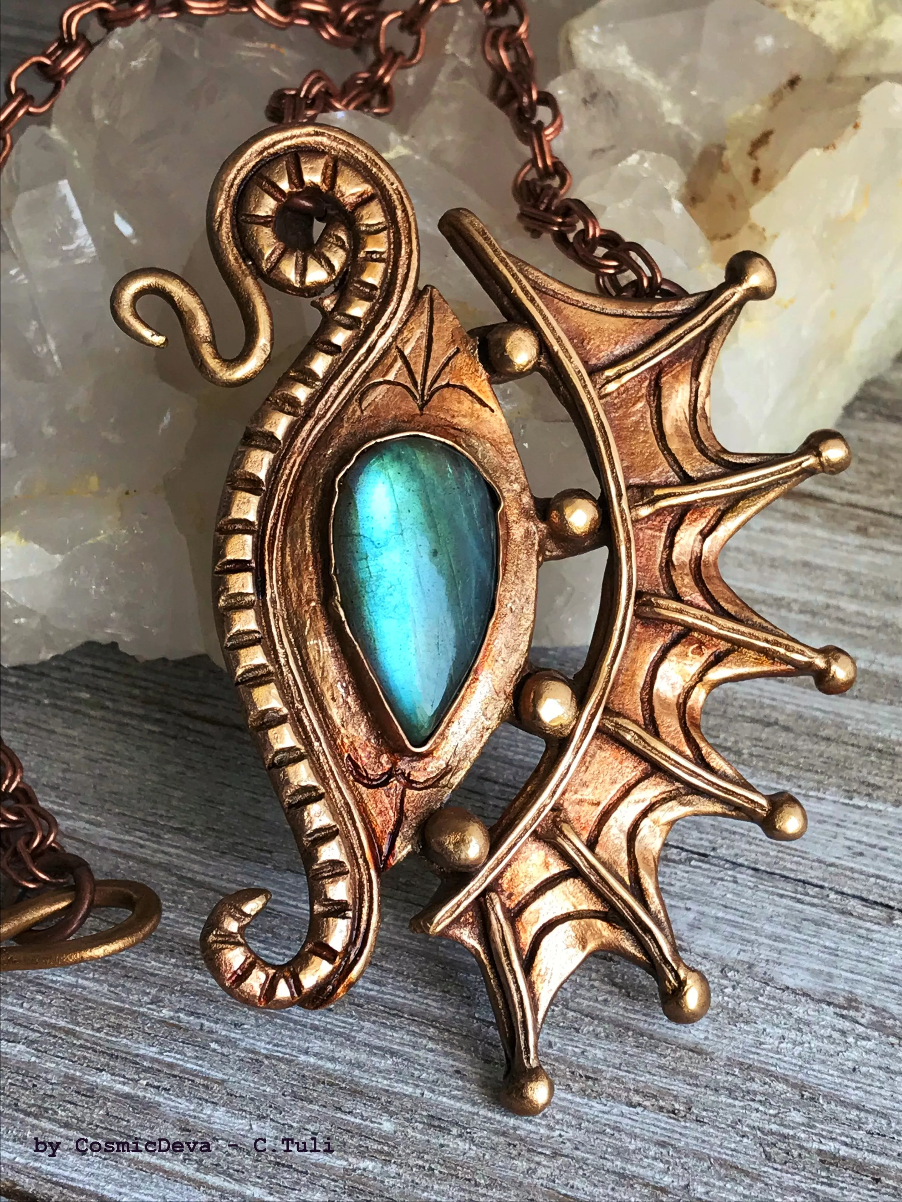 1013 The Eye Of The Dragon Bronze Necklace Pendant With Flashy Labradorite