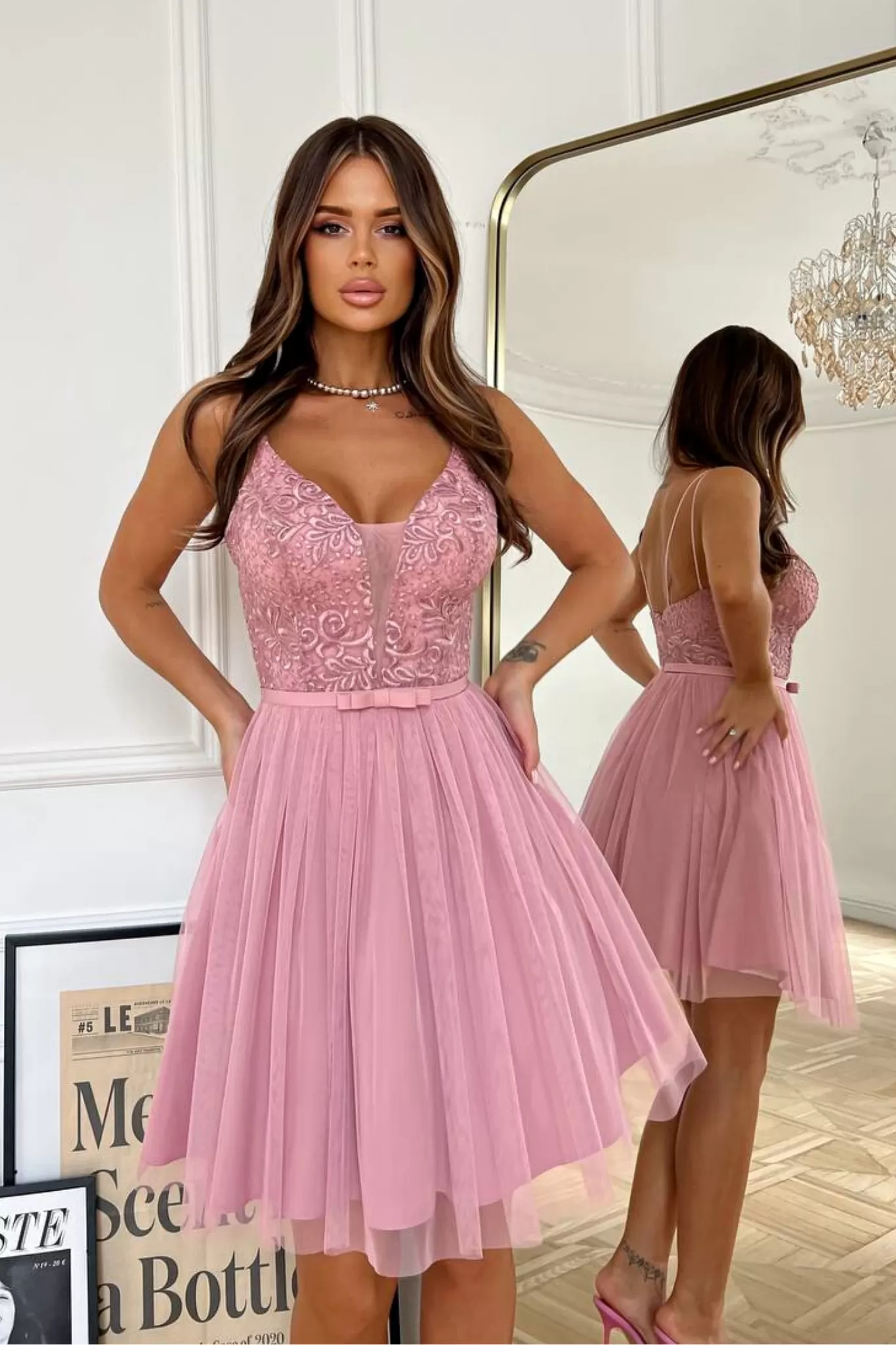 Abito corto rosa svasato princess con corpetto in tulle ricamato e gonna in tulle a strati