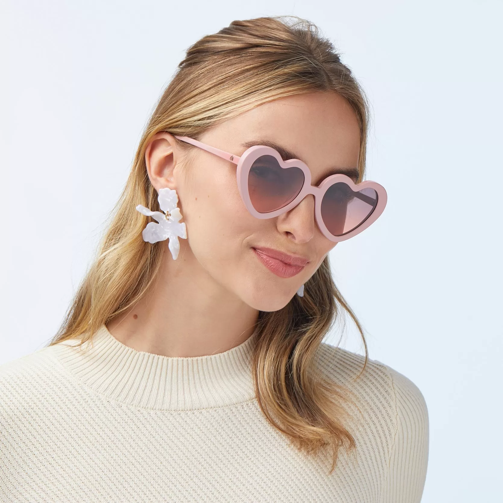 BLUSH SWEETHEART SUNGLASSES