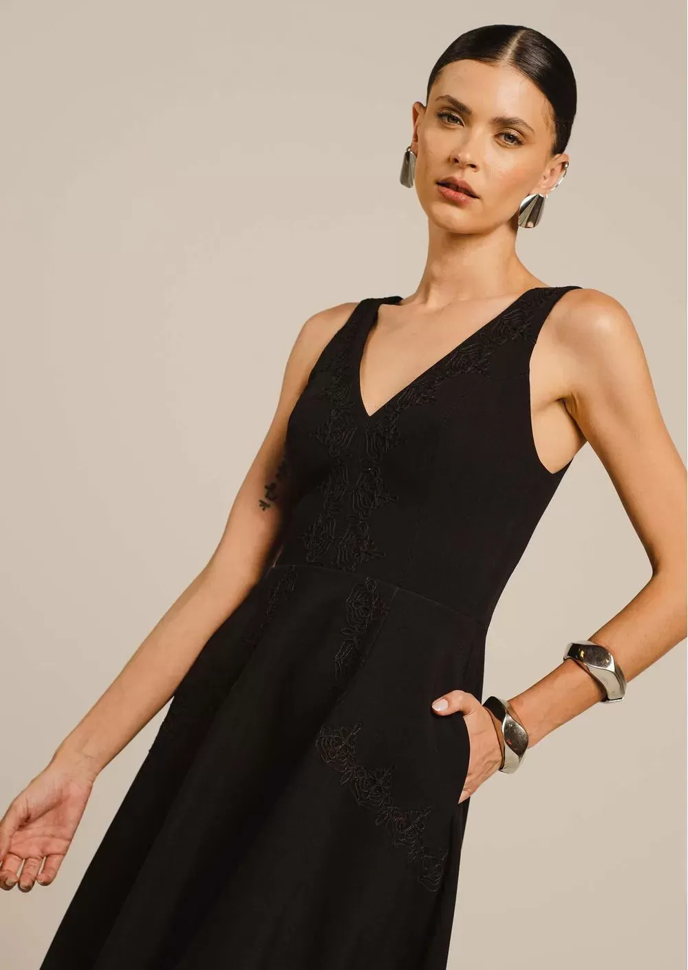 VESTIDO LOVLITY PRETO LUMIER MIDI