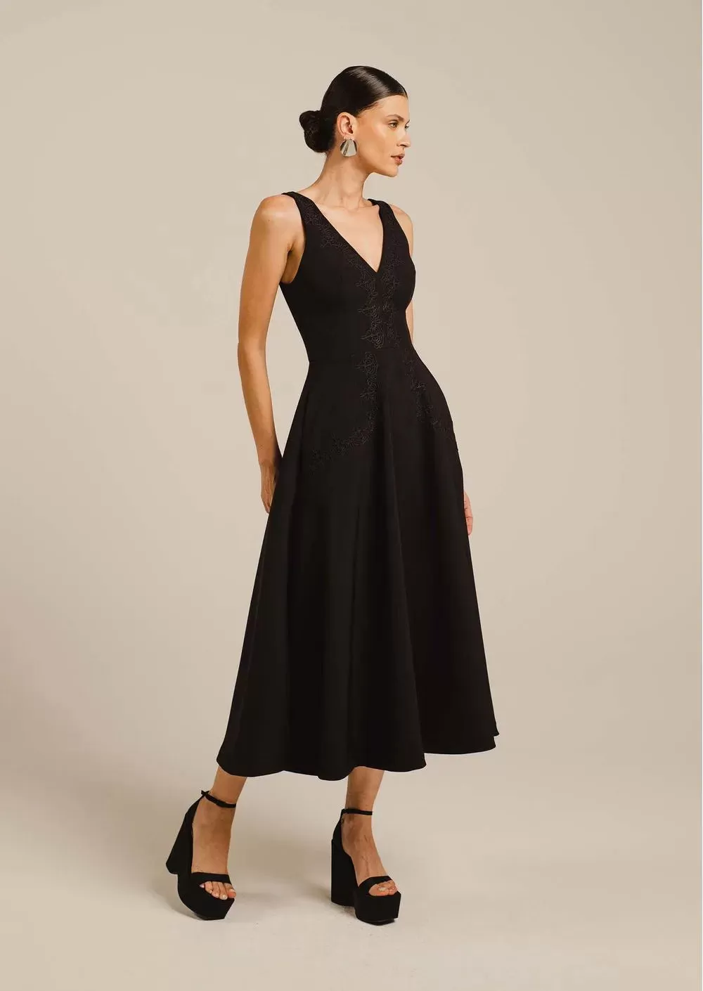 VESTIDO LOVLITY PRETO LUMIER MIDI